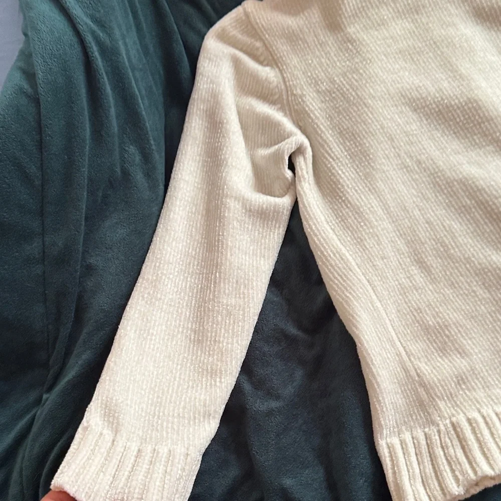Cozy Cream Women's Zip-Up Turtleneck Sweater